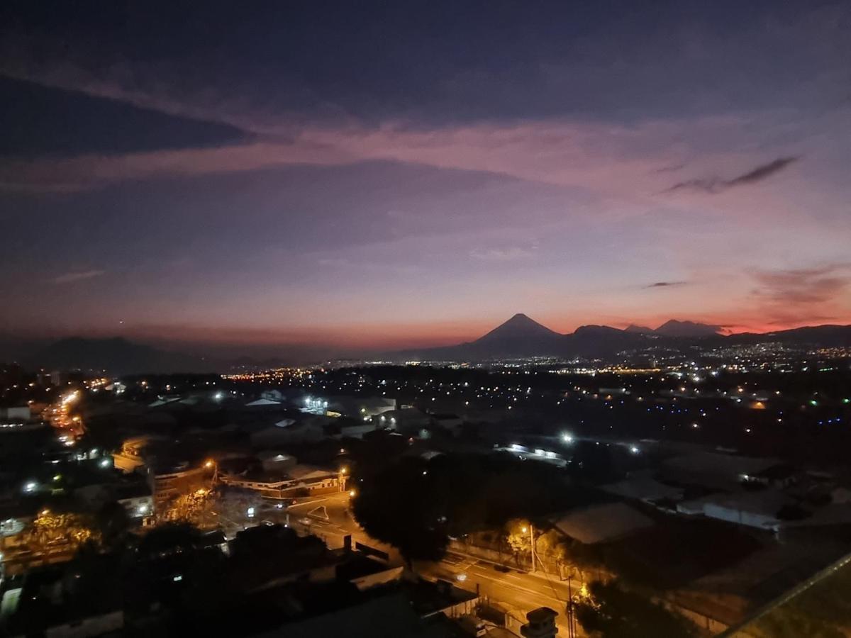 Amazing Aircrafts Views In Front Of Airport Apartment Guatemala City Екстериор снимка